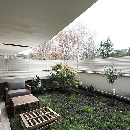 Easytopstay - Stylish Flat With Garden-3
